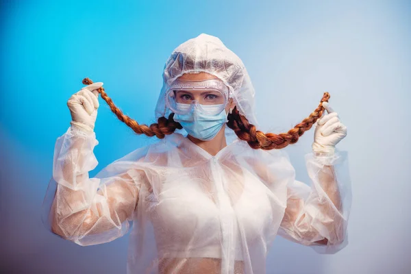 Virus Žena Průhledném Lékařském Obleku Lékařské Masce Brýlích — Stock fotografie