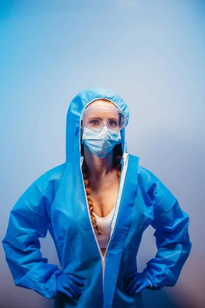Virus Mujer Traje Antivirus Médico —  Fotos de Stock