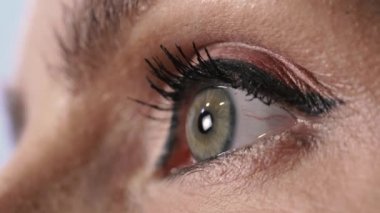 Göz. Kadın gözü yakın çekim..