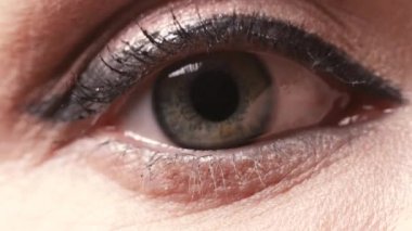 Göz. Kadın gözü yakın çekim..