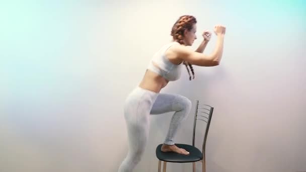 Exercice Domicile Femme Faisant Exercice Sportif Maison Exercice Élastique Fesses — Video