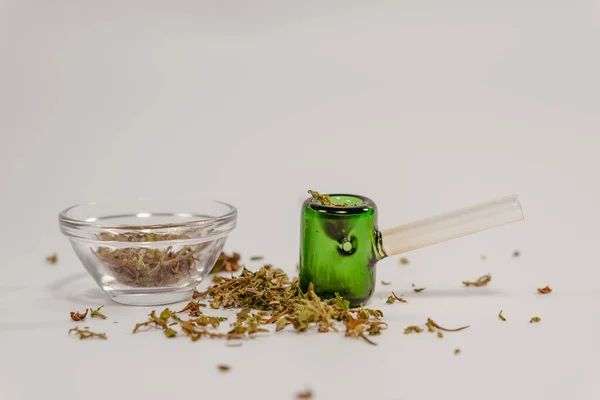 Cannabis Erva Maconha Com Cachimbo Fumar — Fotografia de Stock