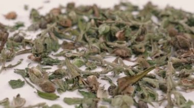 Esrar. Kurutulmuş marihuana otu. Uyuşturucu..