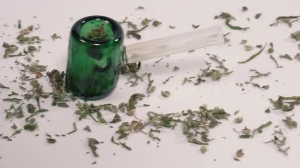 Cannabis Erva Maconha Com Cachimbo Fumar — Vídeo de Stock