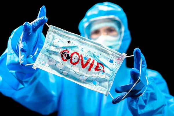 Coronavirus Una Donna Con Una Tuta Antivirus Protettiva Tiene Una — Foto Stock