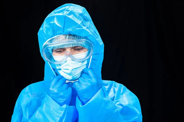 Вирус Женщина Защитном Антивирусном Костюме — стоковое фото