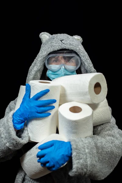 Virus Woman Medical Mask Bathrobe Holds Toilet Paper Her Hands — Stock Photo, Image