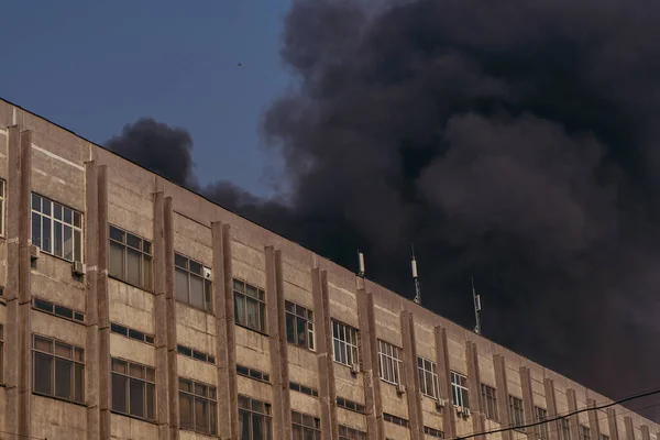 Tűz Tűz Gyárban Fekete Füst — Stock Fotó