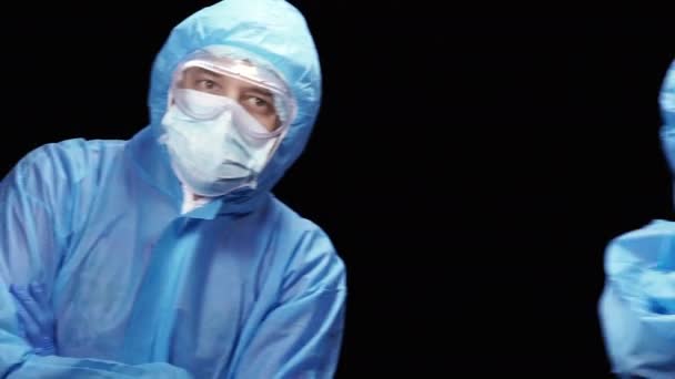 Virus Two Doctors Protective Antivirus Suit Communicate Each Other — Stock Video