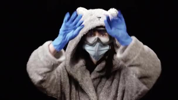 Quarantine Woman Bathrobe Medical Mask Dancing Music — Stock Video