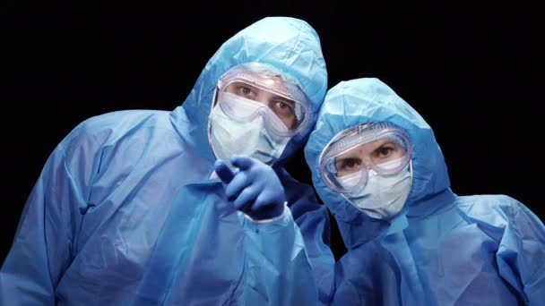 Virus Two Doctors Protective Antivirus Suit Communicate Each Other — Stock Video