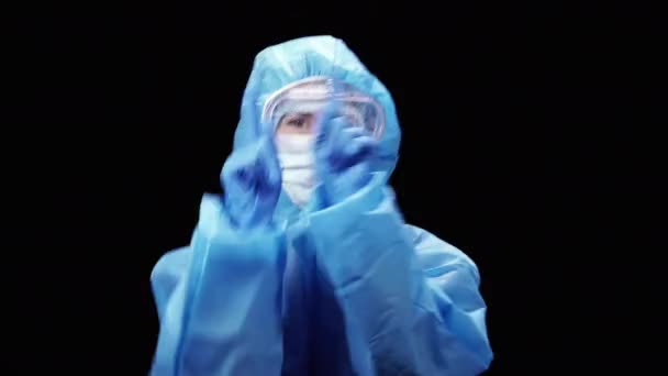 Virus Une Femme Costume Antivirus Protection Danse Sur Musique — Video