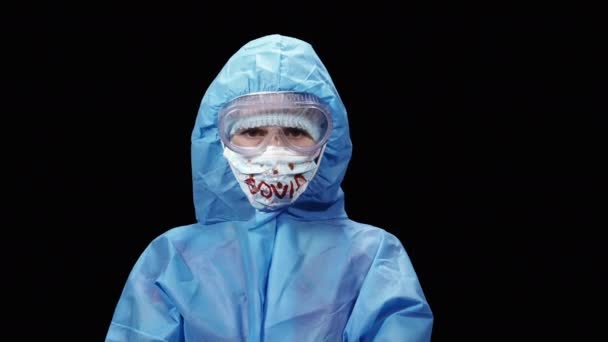 Coronavirus Kvinna Skyddande Antivirusdräkt Medicinsk Mask — Stockvideo