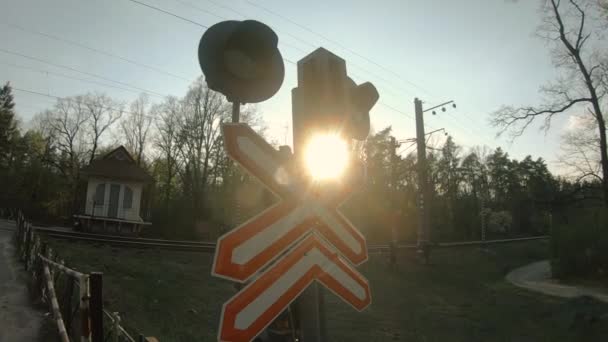 Verkeerstekens Ijzeren Spoorwegovergang Zonder Slagboom — Stockvideo