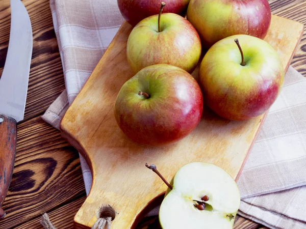 Delicious fresh red apples — Stock Photo, Image