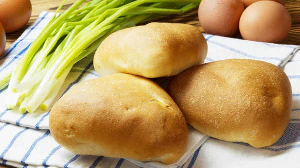 Tortas com ovo e cebolas verdes — Fotografia de Stock