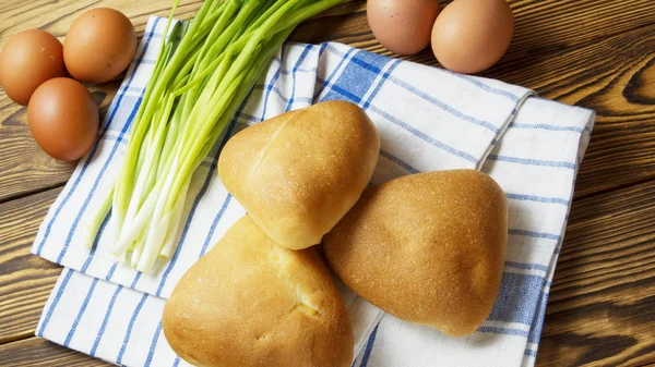 Tortas com ovo e cebolas verdes — Fotografia de Stock