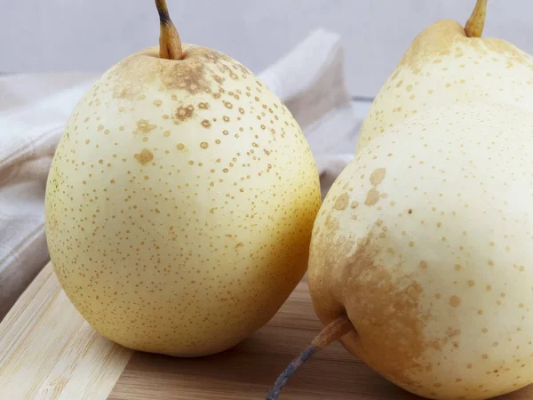 Ripe Chinese pears — Stock Photo, Image