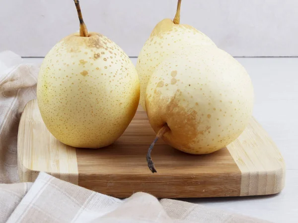 Ripe Chinese pears — Stock Photo, Image