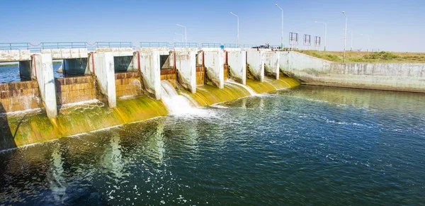 A barragem de Kokaral no Mar de Aral . — Fotografia de Stock