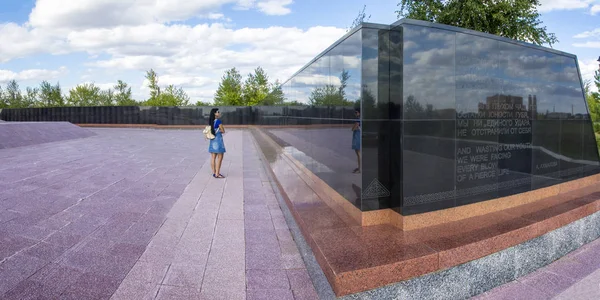 Le mur de la mémoire pour les victimes du camp "AlZHIR " — Photo