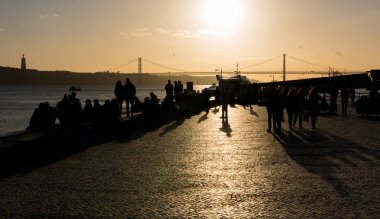 Sodré Cais, Lizbon Portekiz gün batımında manzara