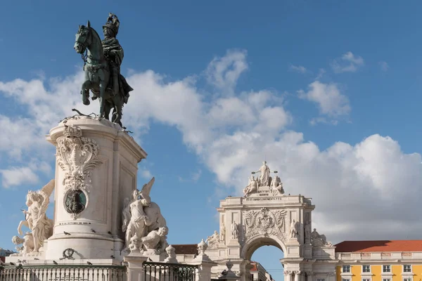 D. José I heykeli ve Rua Augusta kemeri, Lisbon P manzarası.