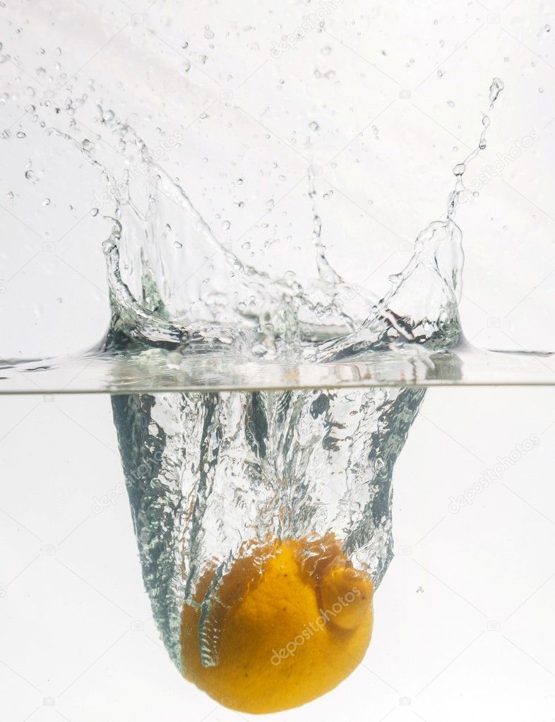 Lemon fell into the water. Close-up