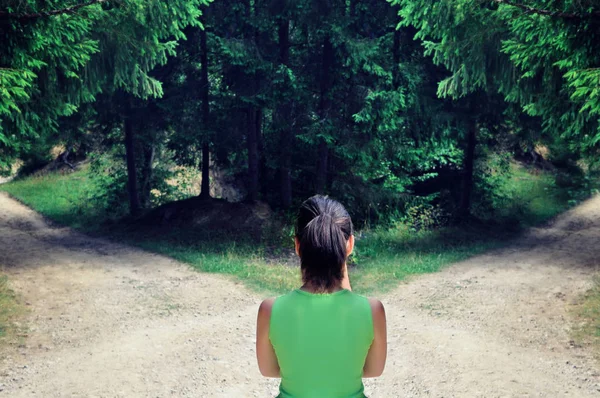 Çatallı road yakınındaki bir seçim ile kız