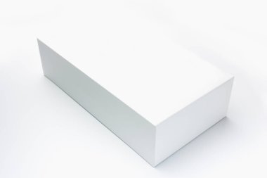 Beyaz arka plan üzerinde izole kağıt kadar alay