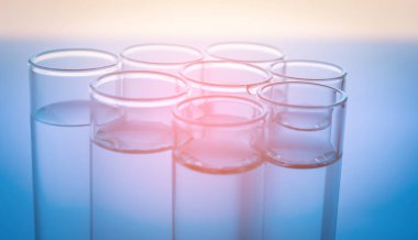 Pipet birkaç test tüpleri, tıbbi Züccaciye Mağazaları ekleme.