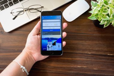 Bangkok, Tayland - 15 Ocak 2017: apple iphone 6. Konaklama rezervasyon Hizmetleri aracılığıyla kendi web sitesi ve mobil uygulaması sunmaktadır Singapur merkezli bir online seyahat acentesi Agoda 's