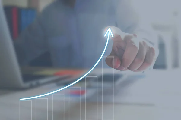 Concepto de desarrollo y crecimiento. El crecimiento del plan de negocio financiero . —  Fotos de Stock