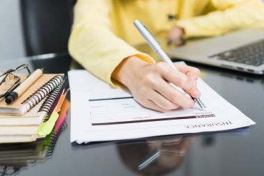 İş kadınları sigorta bilgilerini sigorta şeklinde yazıyoruz.