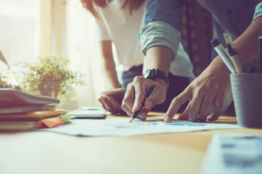 Takım çalışması en iyi bilgi seçin yardımcı olur. Başarılı çalışmalarında kullanmak için müşterilerine getirmek için. Kalite çalışma anlayışı, vintage etkisi.