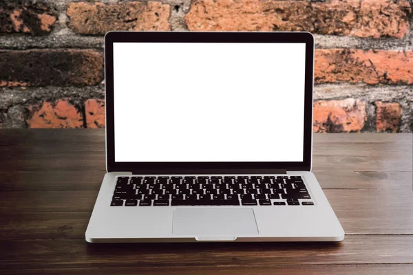 Montaj grafikleri görüntülemek için tabloda oda ofis, orada laptop brick kırmızı bir arka plan olduğunu. Senin ekran reklam koymak için almak.