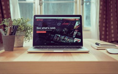 Bangkok, Tayland - 23 Ağustos 2017: Netflix uygulaması Laptop ekran üzerinde. Netflix Tv olay ve film izlemek için bir uluslararası önemli abonelik hizmetidir.