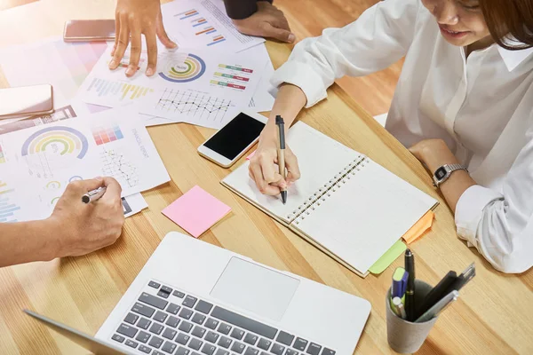 Takım çalışması en iyi bilgi seçin yardımcı olur. Başarılı çalışmalarında kullanmak için müşterilerine getirmek için. Kalite çalışma anlayışı, vintage etkisi.