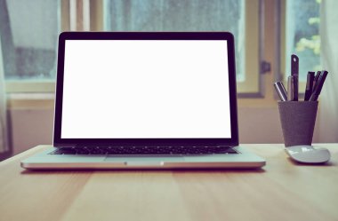 Dizüstü bilgisayarda office Oda ile arka plan grafik için tabloda görüntülemek montaj. Senin ekran reklam koymak için almak.