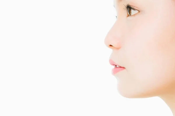 Cilt Sağlığı Pembe Dudaklı Bir Kadın Yüzü Gözler Sizi Arıyoruz — Stok fotoğraf