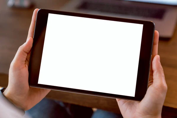Mulher Segurando Tablet Digital Maquete Tela Branco Computador Escritório Mesa — Fotografia de Stock