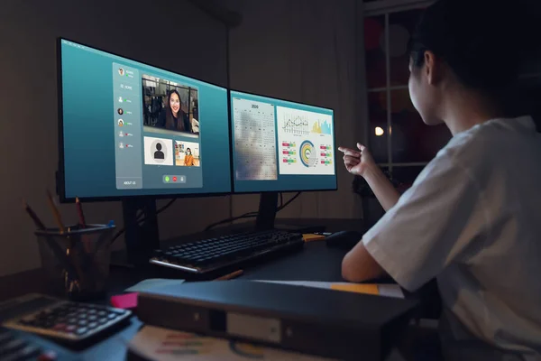 Empresaria Asiática Haciendo Videollamada Para Hacer Equipo Línea Presentar Proyectos — Foto de Stock