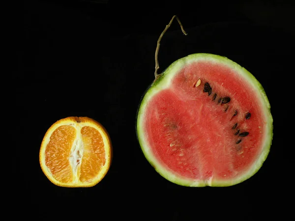 Karpuz turuncu Apple siyah arka plan üzerine