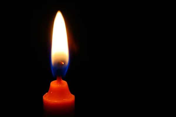 Candle flame svart bakgrund . — Stockfoto