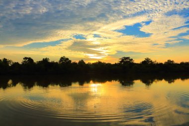 Günbatımında gökyüzünün güzel atmosfer