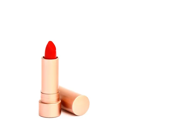 Lápiz labial de primer plano sobre fondo blanco . — Foto de Stock