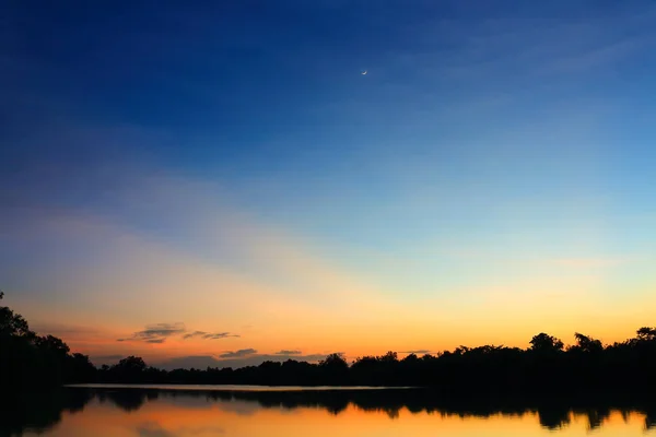 Schöne Atmosphäre des Himmels Sonnenuntergang . — Stockfoto