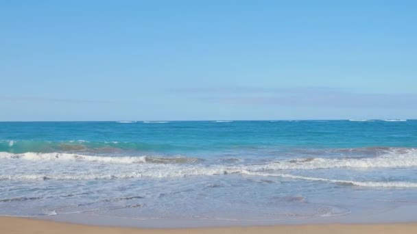 Atlantic Ocean Skyline Calm Serene Waves Sand Shore Tropical Island — Stock Video