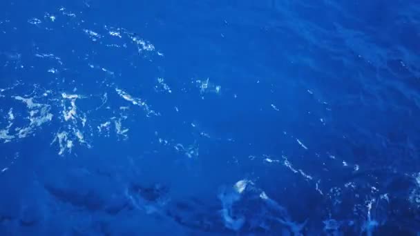 深海蓝色表面的俯视图 海浪平静的背景 — 图库视频影像