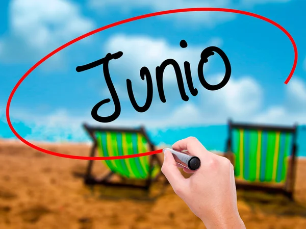 Mann Handschrift Junio (Juni auf Spanisch) mit schwarzem Marker auf — Stockfoto